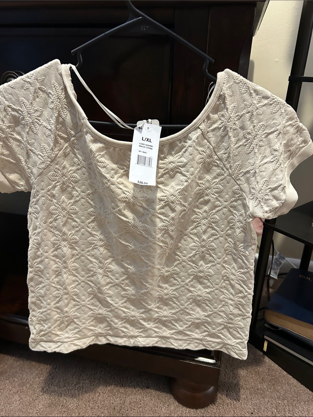 Olive & Oak Textured Cream Short Sleeve Crop Top - Picture 2 of 3